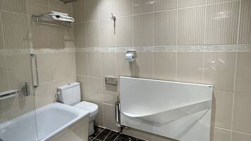 Bathtub, towels, toilet paper