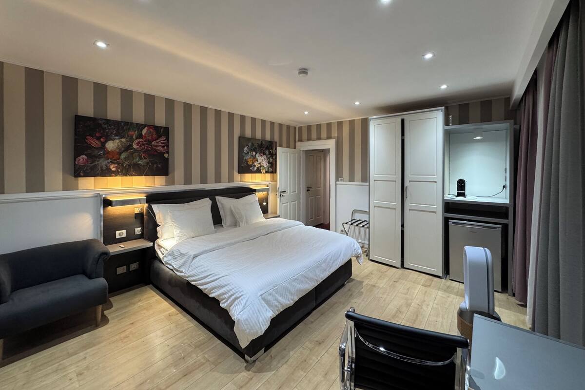 Comfort Room (1) | Desk, WiFi (free), individually decorated, individually furnished
