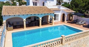 Unclassified image, 3 of 3, button