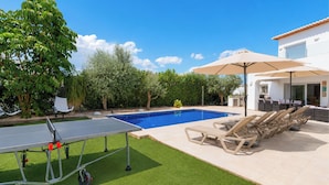 A poolside area with a table tennis table, lounge chairs, and a covered seating area. - Colina - modern 3 bedroom villa close to town/beaches (Moraira)