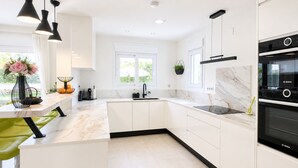 Coffee/tea maker, fridge, microwave, oven - Colina - modern 3 bedroom villa close to town/beaches (Moraira)