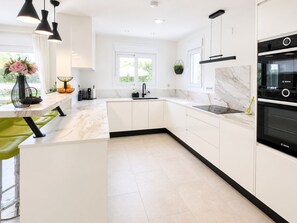 Køleskab, mikrobølgeovn, ovn, opvaskemaskine