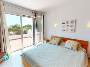 3 chambres, fer et planche à repasser, Wi-Fi gratuit, draps fournis