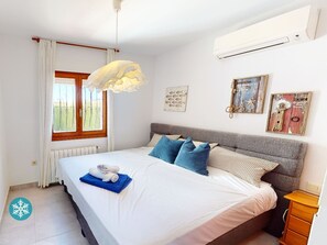 3 makuuhuonetta, silitysrauta/-lauta, ilmainen Wi-Fi, vuodevaatteet