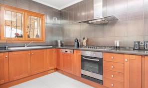 Frigorifero, microonde, forno, lavastoviglie