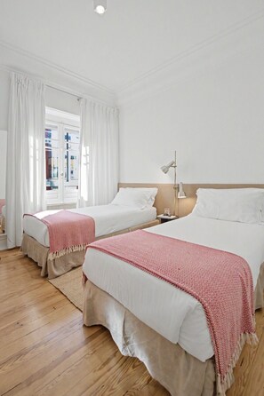 4 bedrooms, iron/ironing board, free WiFi
