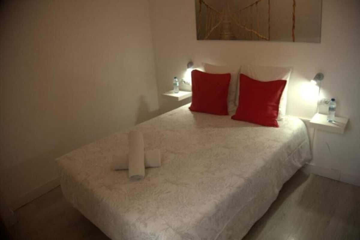 ห้องเบสิกดับเบิล, เตียงใหญ่ 1 เตียง | ผ้าปูที่นอน