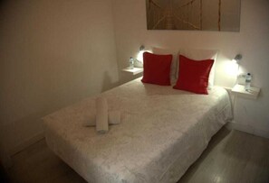 ห้องเบสิกดับเบิล, เตียงใหญ่ 1 เตียง | ผ้าปูที่นอน