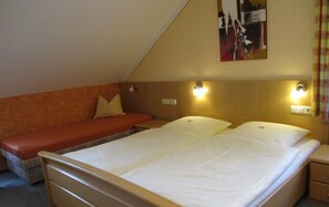 Chambre Triple | Wi-Fi gratuit, draps fournis