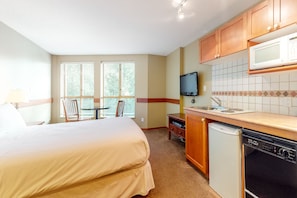 Fer et planche Ă repasser, accĂšs Ă Internet, literie fournie