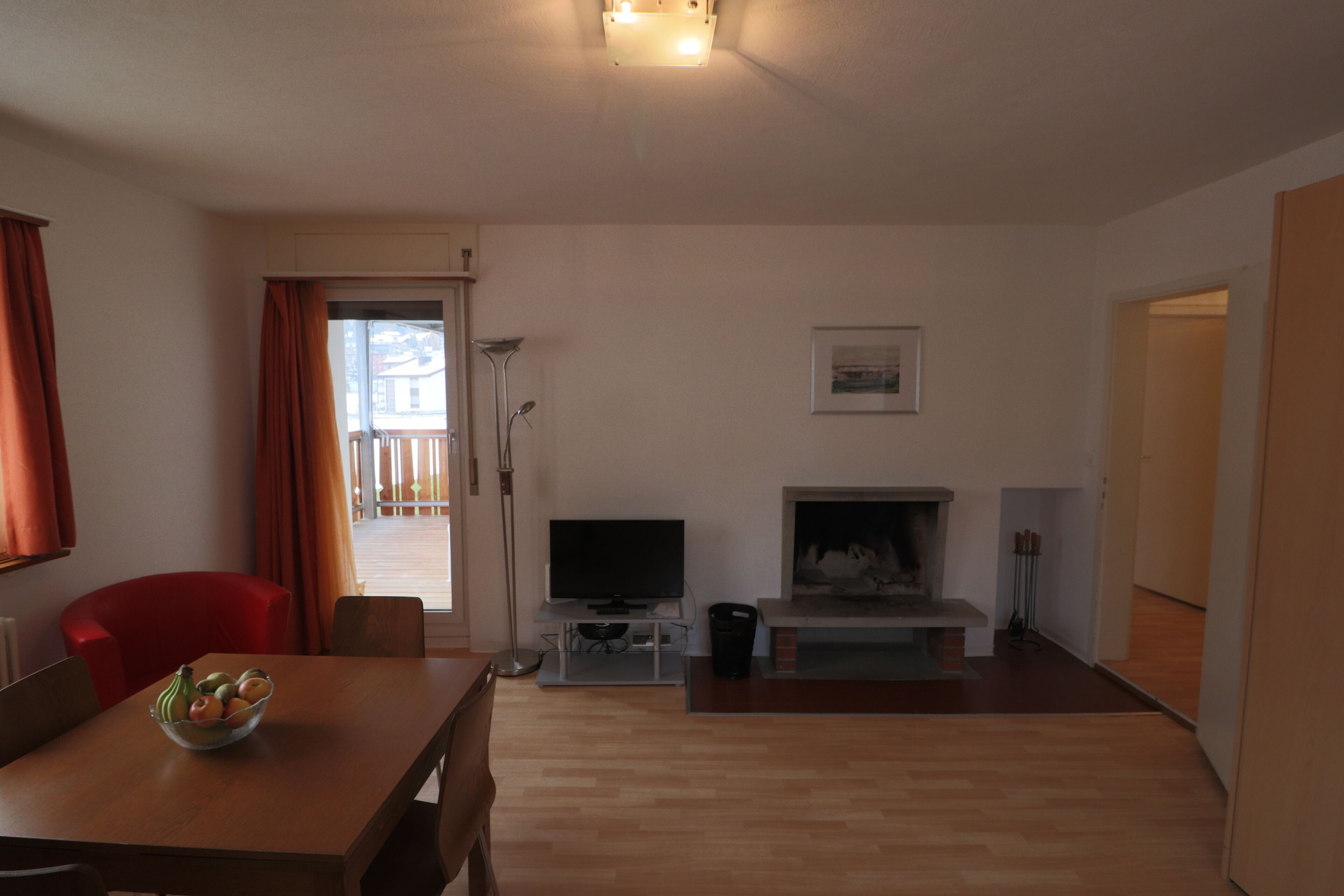 Televisión de pantalla plana, chimenea