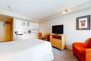 Iron/ironing board, Internet, bed sheets