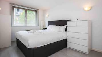 2 bedrooms, laptop workspace, iron/ironing board, free WiFi