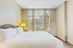 1 bedroom, iron/ironing board, internet, bed sheets