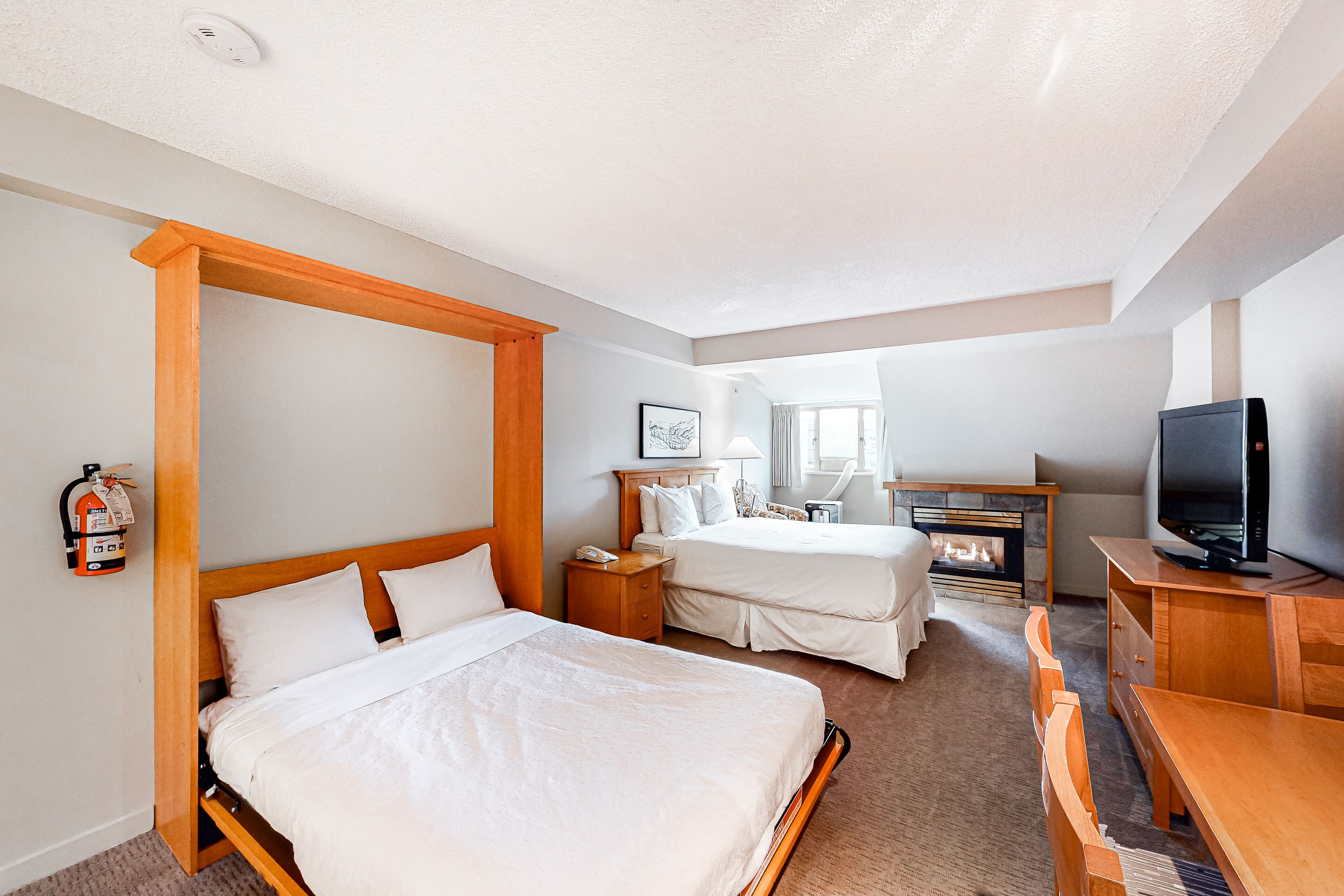 Iron/ironing board, internet, bed sheets