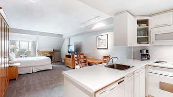 Iron/ironing board, internet, bed sheets