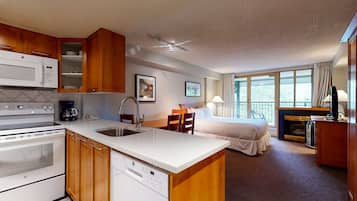 Iron/ironing board, internet, bed sheets