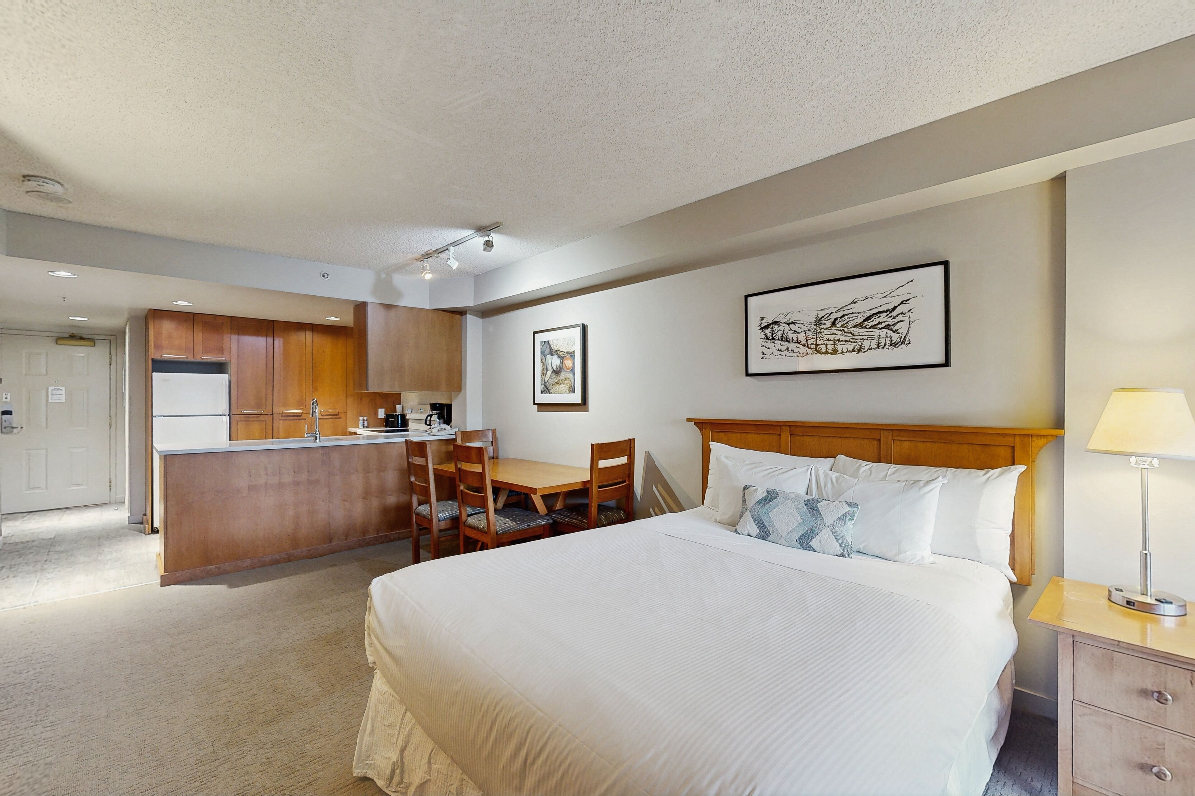 Bügeleisen/Bügelbrett, Internetzugang, Bettwäsche