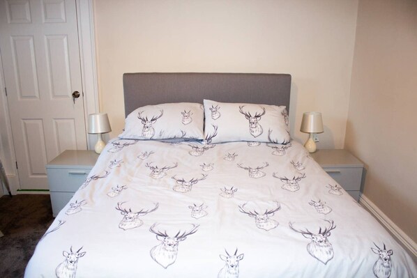3 bedrooms, bed sheets