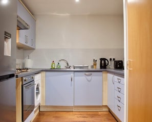 Studio (0 Bedroom) | Bếp riêng | Tủ lạnh, lò nướng, bếp nấu, dụng cụ pha cà phê/trà