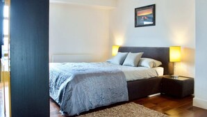 إستديو (0 Bedroom) | مساحة عمل للكمبيوتر المحمول ومكواة/لوح كي وملاءات أسرّة