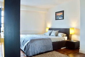 Studio (0 Bedroom) | Khu vực làm việc phù hợp cho laptop, bàn ủi/dụng cụ ủi quần áo