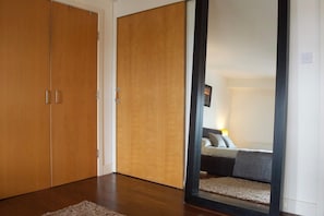 開放式客房 (0 Bedroom) | 手提電腦工作空間、熨斗/熨衫板、床單