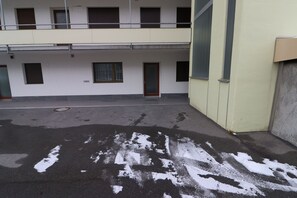 A multi-story building with a flat roof, a door, and windows. - Vonwyl (Davos)