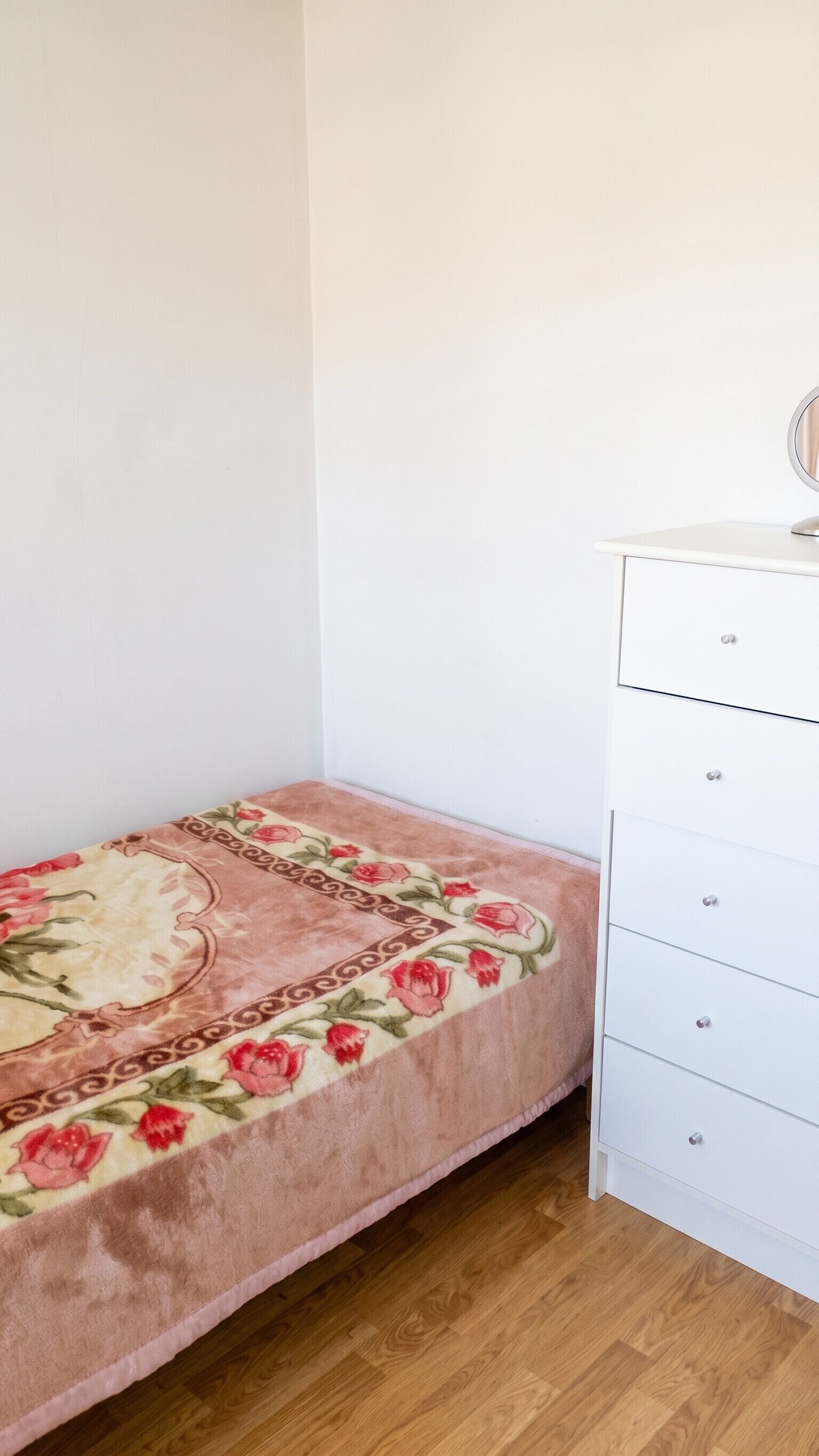 3 chambres, bureau, lit parapluie