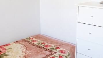 3 chambres, bureau, lit parapluie