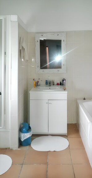 Bathtub