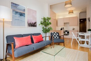 Apartment (3 Bedrooms) | Wohnzimmer