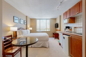 Iron/ironing board, internet, bed sheets