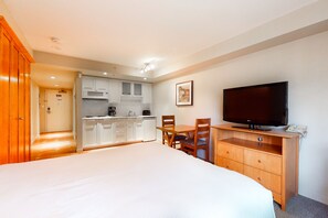 Iron/ironing board, internet, bed sheets