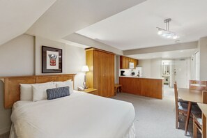 Fer et planche à repasser, accès Internet, draps fournis