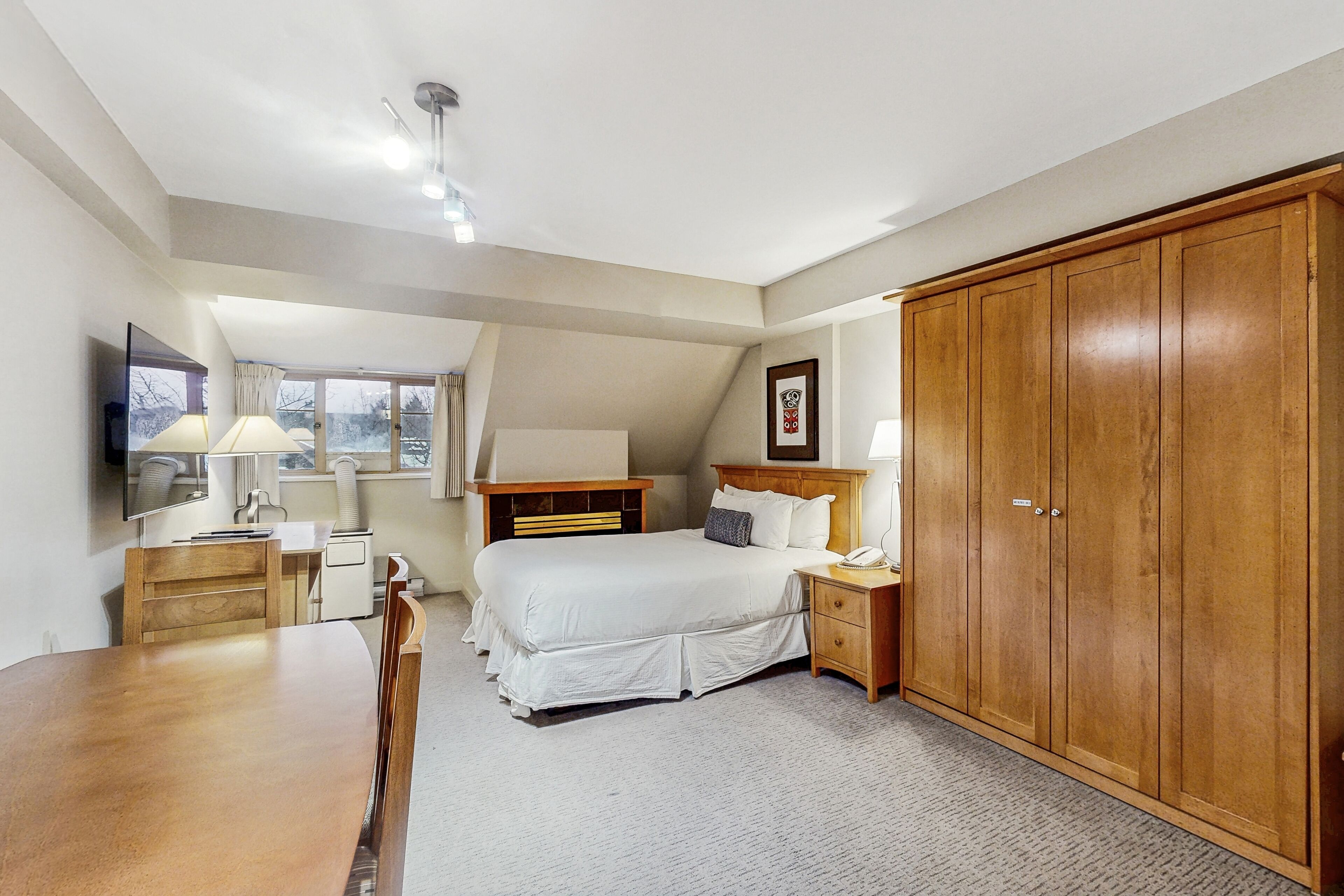 Iron/ironing board, Internet, bed sheets, wheelchair access