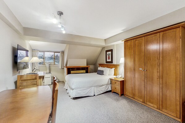 Iron/ironing board, internet, bed sheets, wheelchair access