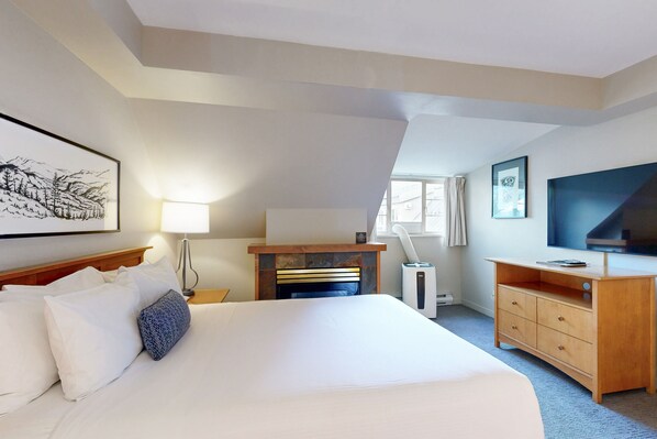 Tabla de planchar con plancha, internet gratis y ropa de cama 