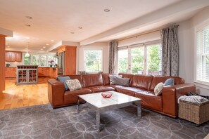 智能電視、壁爐、電子遊戲、乒乓球設施