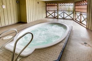 Indoor spa tub