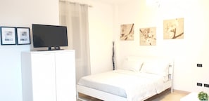 Studio | Schreibtisch, kostenloses WLAN