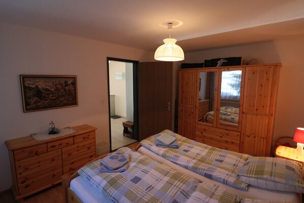 Apartment (MosbacherKl; Cleaning Fee 90 CHF) | 1 bedroom, free WiFi, bed sheets