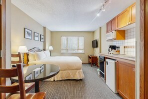 2 bedrooms, iron/ironing board, internet, bed sheets