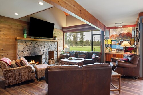 GC092 | Traditional yet updated Condo sitting on the Big Meadow Golf Course!