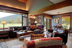 Smart TV, fireplace - GC092 | Traditional yet updated Condo sitting on the Big Meadow Golf Course! (Black Butte Ranch)