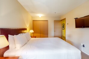 1 chambre, fer et planche à repasser, accès à Internet, literie fournie