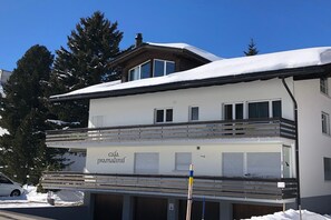 Front of property - Apartments Museumstrasse (Davos)