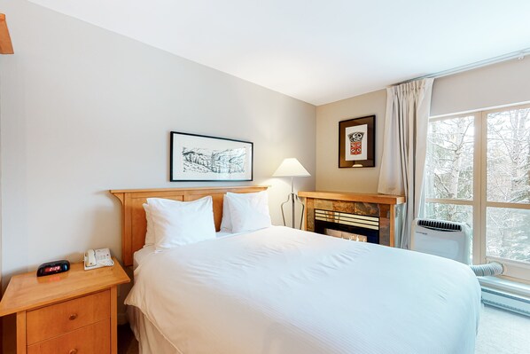 Iron/ironing board, internet, bed sheets