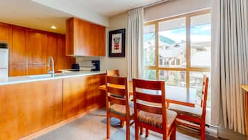 Microonde, forno, piano cottura, lavastoviglie