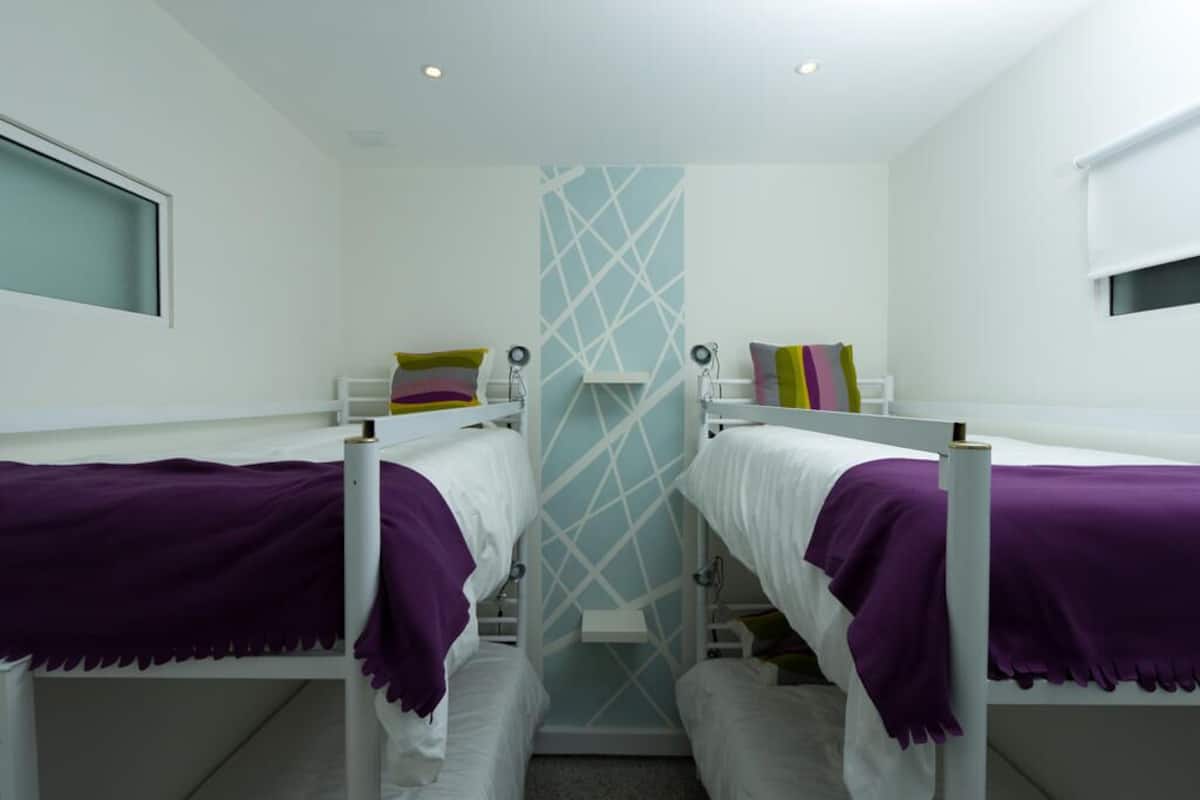 Economy Double or Twin Room, Shared Bathroom (No Window)